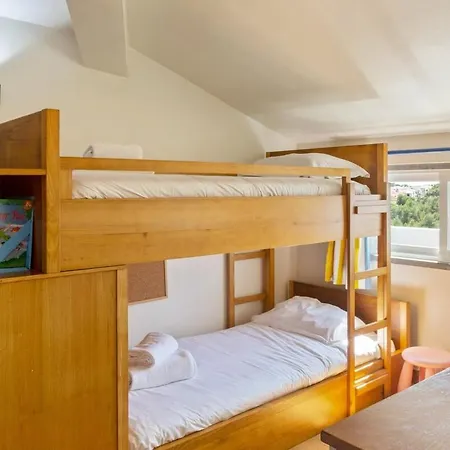 Апартаменты Lovely 2 Bedroom With Terrace In Cascais Лиссабон