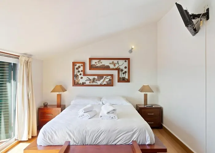 Апартаменты Lovely 2 Bedroom With Terrace In Cascais