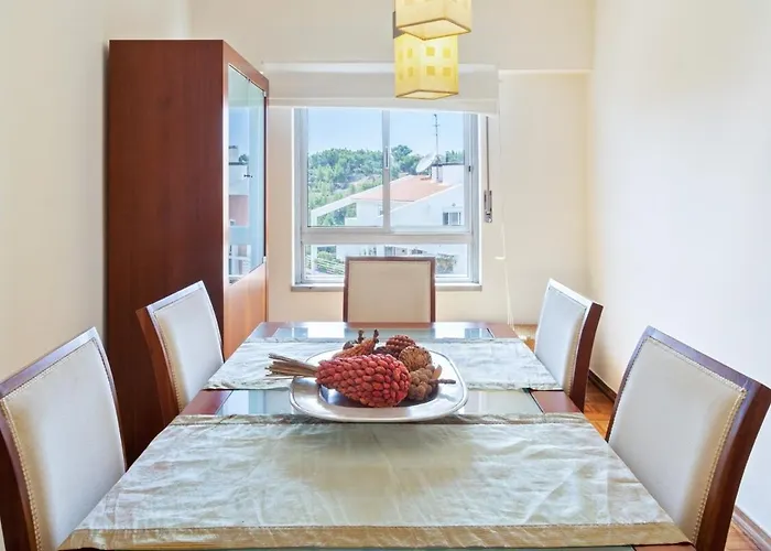 Lovely 2 Bedroom With Terrace In Cascais * Лиссабон