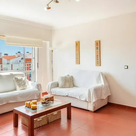 Lovely 2 Bedroom With Terrace In Cascais Lizbona