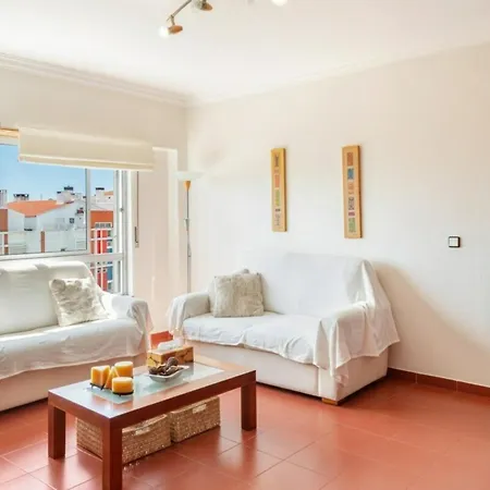 Lovely 2 Bedroom With Terrace In Cascais ליסבון