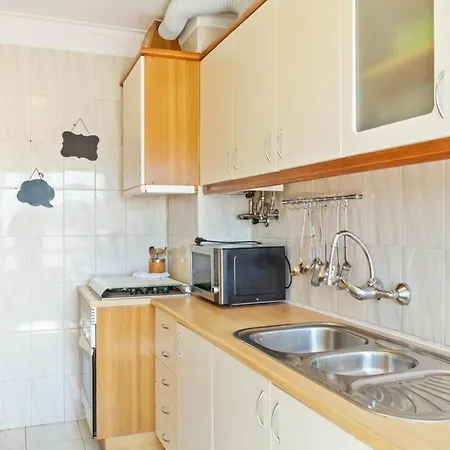 Lovely 2 Bedroom With Terrace In Cascais Lisboa