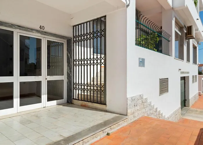 Lovely 2 Bedroom With Terrace In Cascais * 리스본